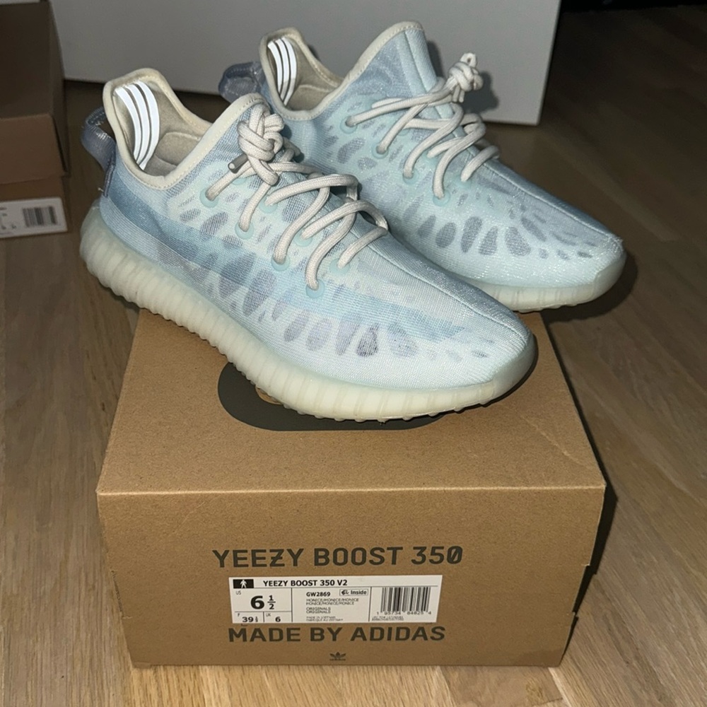YEEZY BOOST 350 MONO ICE BLUE